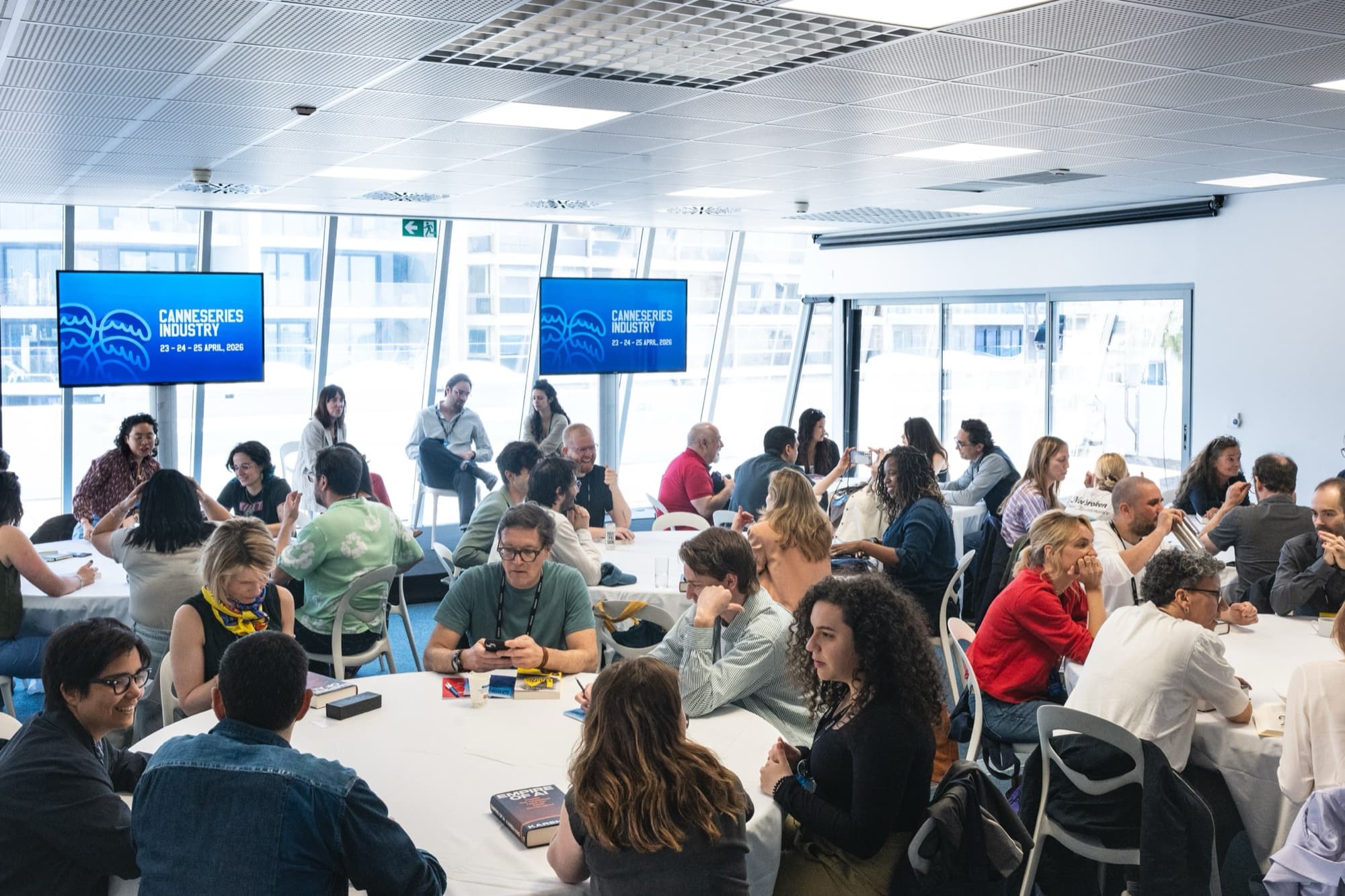 Atelier CANNESERIES Industry : participants réunis en tables rondes