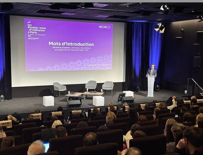 Mots d'introduction des Rendez-vous d'Unifrance à Paris, salle de conférence pleine